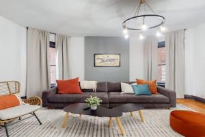 Stylish 1st Floor 2br Apartment 1King and 1Queen, Louisville