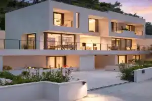 The Glass House, Pucisca