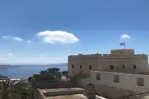Castle View Apartments, Fira