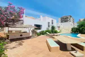 Villa Los Robles en Playa den Bossa con Piscina Privada, Playa d'en Bossa