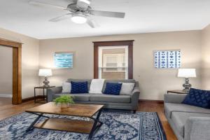 Charming 4BR Westside Home in Beer City USA Guest house, Grand Rapids