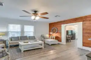 3 Mi to Baylor U Home with Shared Yard Guest house, Waco