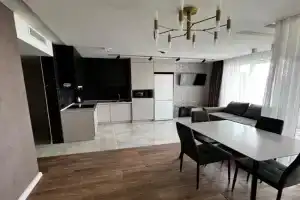 Apartamenti SunVI v ZhK Sonyachniy Kvartal, Solochin