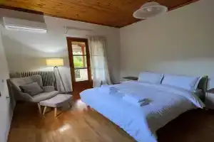 Lemon Tree House, Leonidion