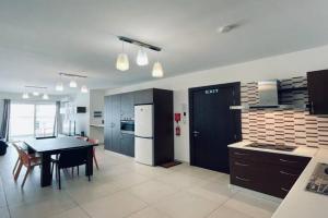 Stylish Modern Central Apartment 4 Paceville, Pembroke