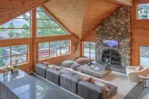 Pinnacle Ridge 34 - Ski In Ski Out, Private Hot Tub, Recently Renovated, Gas Fireplace, Whistler