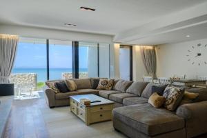 Onna Resort 海まで徒歩0秒 最大12名宿泊可 オーシャンビュー貸切ヴィラ, Nago