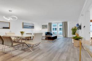 Impressive Unit in the heart of Brickell W Parking Apartments, Miami