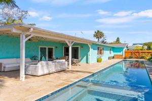 Luxury Beach House. Pool/Hot Tub! Walk to Beach!, Carlsbad