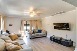 Quiet Apt Walk to and Water Park! Apartments, Daytona Beach