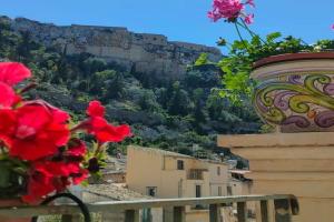 Il Cappero - casetta con vista in centro storico Guest house, Scicli