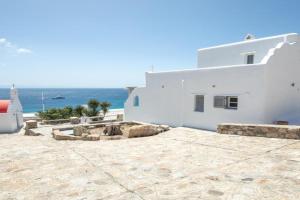 Blue Moon Homes Apartments, Ornos