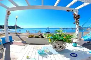 Beach Studio - Sleeps 2 & Private Ocean Terrace, Haraki