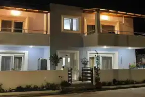 A&J Apartments, Gennadi