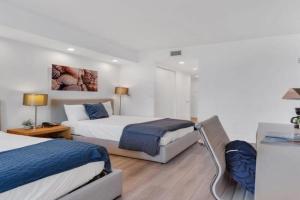 Modern Resort with Balcony - Near Beach - Pool, Hollywood