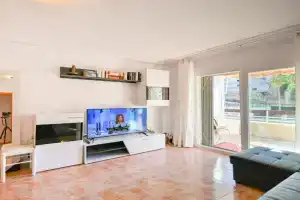 Beautiful 2 bedroom in Parque Loix 3 minutes walk to the beach, Benidorm