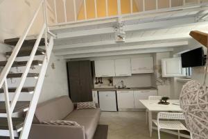 Casa iuserì, Cisternino