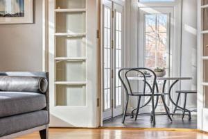 Thomas Hart Benton at Southmoreland on the Plaza Hotel, Kansas City