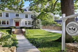 Ella and Jacob Loose at Southmoreland on the Plaza Hotel, Kansas City