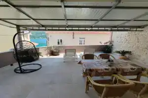 Apartments Turan Centrally Located with Free Parking, Igrane