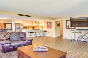Newport Beach Vacation Rental Steps to Shore! Apartments, Newport Beach