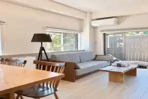 Smart Stay 201 Apartments, Ito