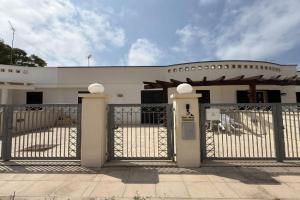 IRON HOUSE, Marina di Mancaversa