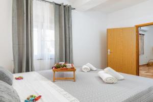 Apartment Mia, Bagnole