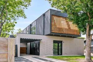 Luxe Home Minutes from UT & Downtown Guest house, Austin