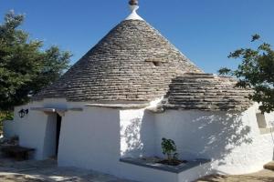 Antico trullo immerso nella campagna, Alberobello