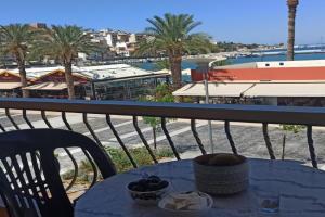 SeaShell apartment Sea View, Castle View 200metres from the Beach, Sitia