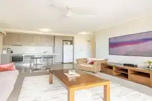 Seasalt Airlie Best location 1bed apt Private SPA Unit 4 - located within "Airlie Central Apartments", Airlie Beach