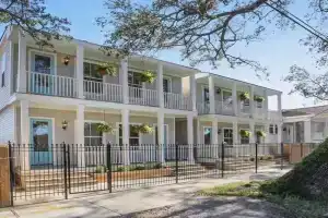 La Belle Luxe 3qnbed, walk to street car! Guest house, New Orleans