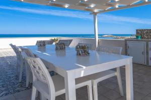 La fuga blu di Guest house, Reitani