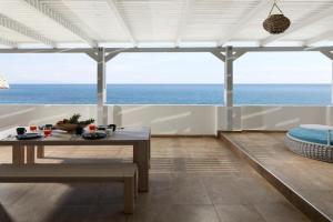 Soultouch Beachfront Villa, Perissa