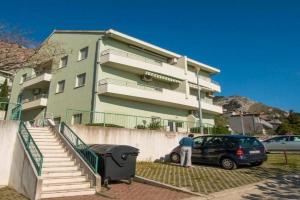 Apartments with parking space - 21058, Omis