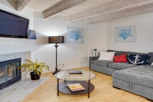 Newport Beach Vacation Rental Near Beach and Pier Guest house, Newport Beach