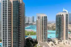 Downtown, Luxury 2 Bed 2 Bath Apartment - Pool, Gym, AirCon, Parking - Views of The Fountain & Burj Khalifa, Dubai