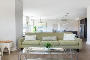 2B 2BA Luxury Downtown Suite Rooftop Deck & Gym Apartments, Baltimore