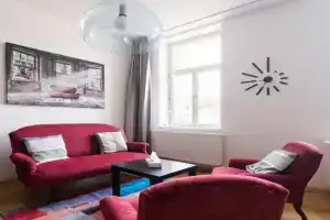 Stylový byt s červenou pohovkou kousek od hlavního nádraží Apartments, Brno