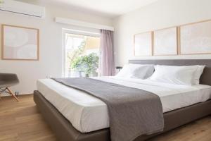 Sea View Stylish Penthouse in Varkiza, Vari