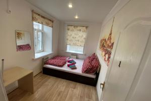 Like Hostel, Tula