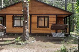 Baza semeynogo otdyha Tihiy dvorik Tourist base, Peresheyechny