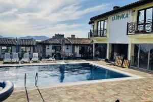 Tavrika Guest house, Myndalne