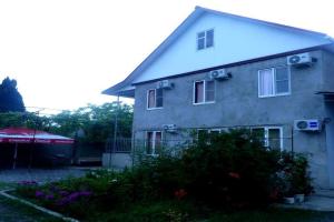 Karen Hotel, Candripsh