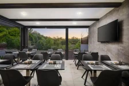 Ellure Luxury Suites - 5