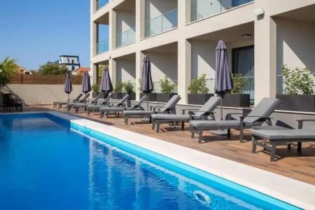 Ellure Luxury Suites - 18