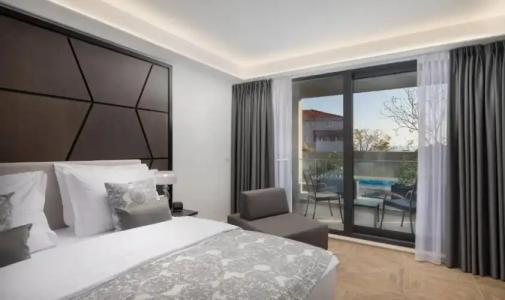 Ellure Luxury Suites - 21