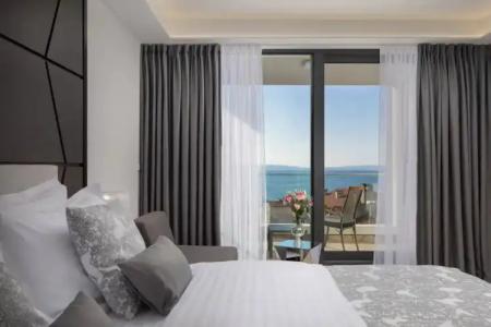 Ellure Luxury Suites - 25