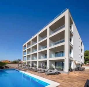 Ellure Luxury Suites - 8